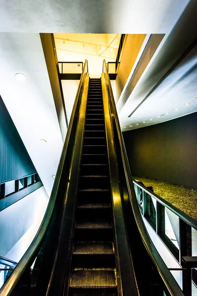 Escada rolante no Museu Hirshhorn, Washington, DC . — Fotografia de Stock