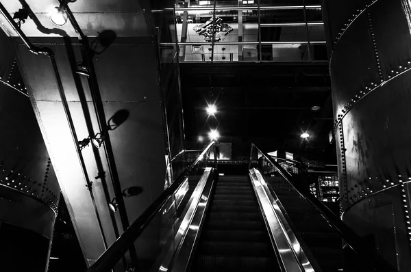 Rolltreppe im Kraftwerk, Baltimore, Maryland. — Stockfoto