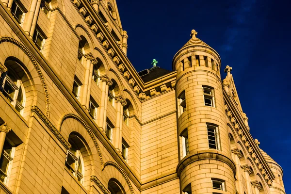 Luz de la noche en la antigua oficina de correos, en Washington, DC . — Foto de Stock