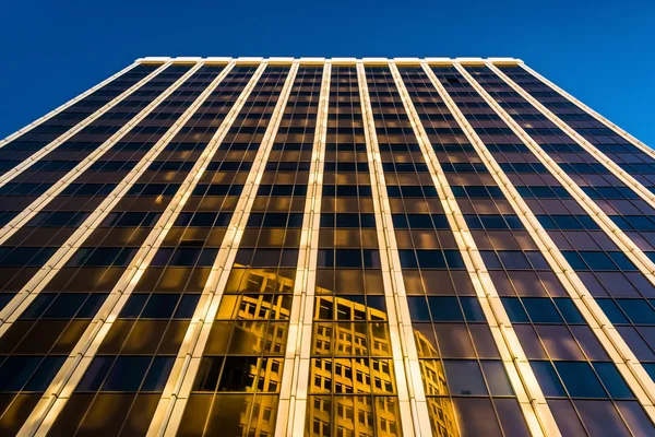 Avondlicht op de pnc bank gebouw in het centrum van wilmington, d — Stockfoto