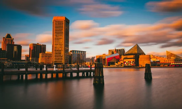 Večerní dlouhé expozice Panorama vnitřního přístavu baltimore, březen — Stock fotografie