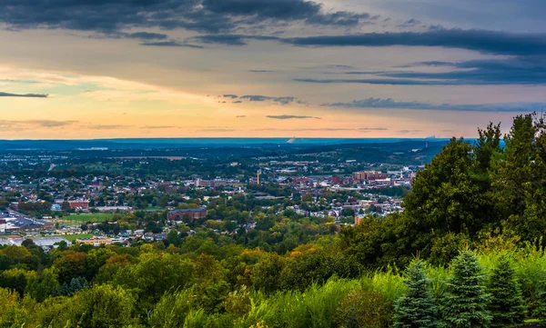 Vue du soir de York, Pennsylvanie depuis le sommet du monde . — Photo