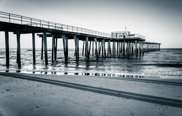 Fiske pier och Atlanten vid soluppgången i ventnor city, — Stockfoto