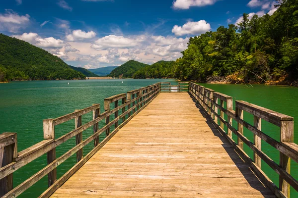 Αποβάθρα για ψάρεμα στη λίμνη watauga, σε Τσερόκι Εθνικό Δρυμό, tenne — Φωτογραφία Αρχείου