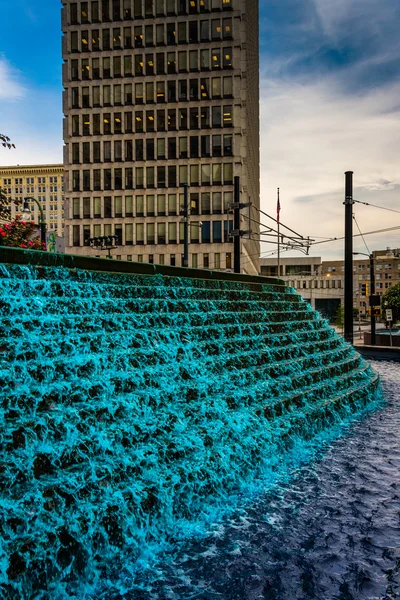 Fountains and building at Woodruff Park in downtown Atlanta, Geo — Stock Photo, Image