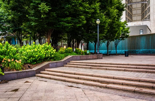 Fontes e jardim no Woodruff Park, no centro de Atlanta, Georg — Fotografia de Stock