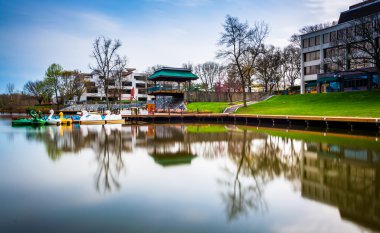 binaların kittamaqundi göl kıyısında uzun pozlama,