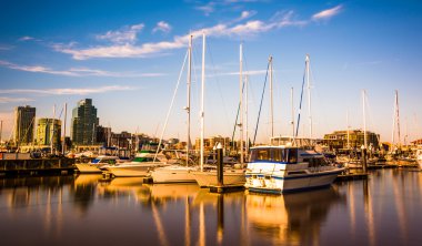 Marina boyunca waterfront Baltimore, maryland. 