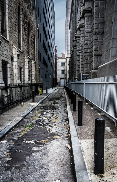 Grungy alley a Filadelfia, Pennsylvania . — Foto Stock