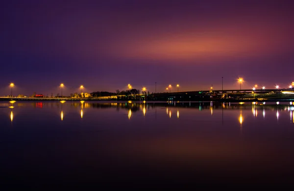Lights and highways reflecting in the Potomac River at night, se — Stock Photo, Image