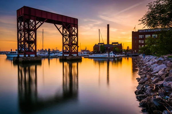 Long exposure at sunset on the waterfront in Canton, Baltimore, — Stock Photo, Image