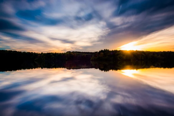 Lange blootstelling bij zonsondergang, bij lange arm reservoir, in de buurt van hanover, pe — Stockfoto