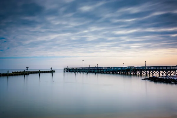 Lange Belichtung eines Pier in der Chesapeake-Bucht, am Nordstrand, m — Stockfoto