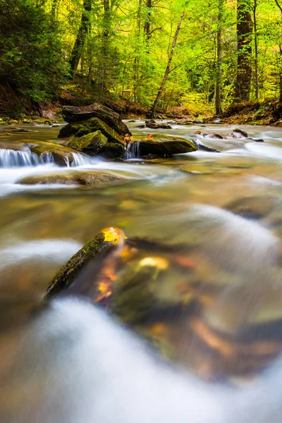 Long exposure of cascades on Tucquan Creek, in Lancaster County, — Stock Photo, Image