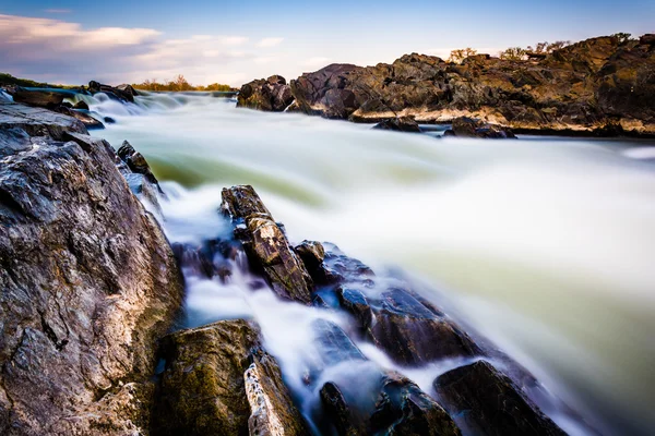 Dlouhé expozice vodopády na řece potomac na great falls pa — Stock fotografie