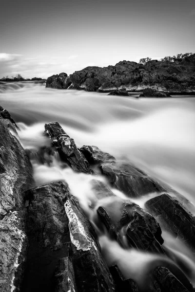 Dlouhé expozice vodopády na řece potomac na great falls pa — Stock fotografie