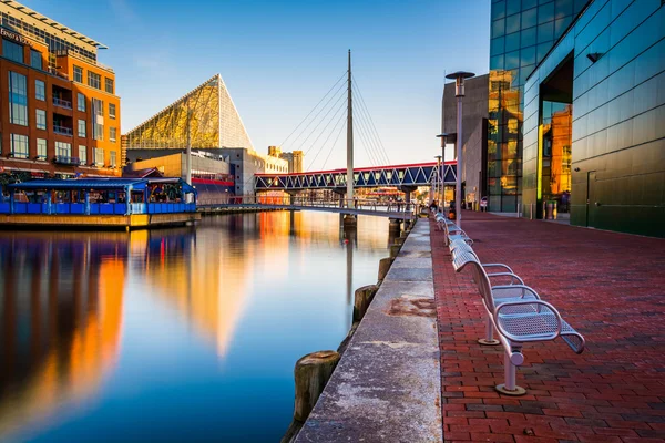 Lang eksponering af Waterfront Promenade og National Aquar - Stock-foto