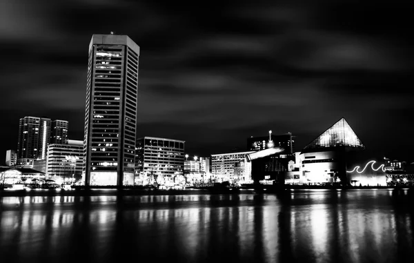 Long exposure of the colorful Baltimore skyline at night, Maryla — Stock Photo, Image