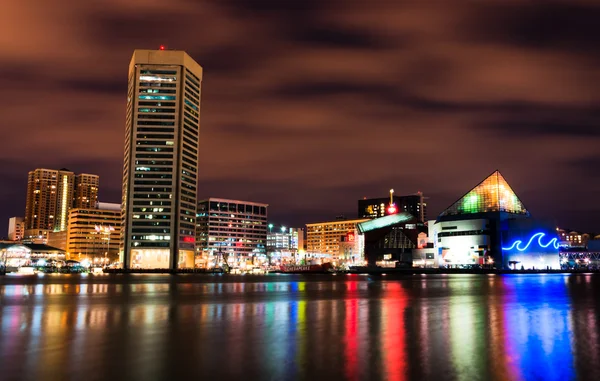 Long exposure of the colorful Baltimore skyline at night, Maryla — Stock Photo, Image