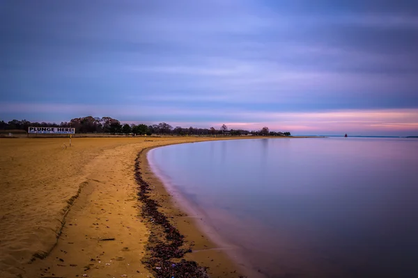 Lunga esposizione della spiaggia a Sandy Point State Park, Maryland . — Foto Stock