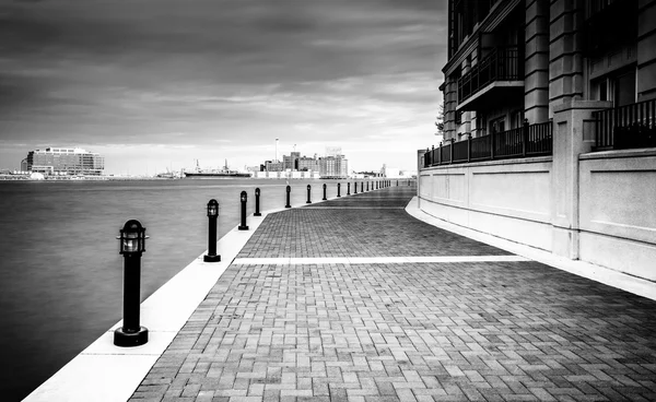 Lång exponering av strandpromenaden i inre hamnen, b — Stockfoto