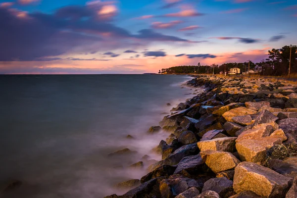 Lång exponering på chesapeake bay vid solnedgången i tilghman islan — Stockfoto