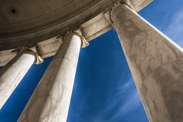 Privind în sus la coloanele de la Thomas Jefferson Memorial, Washingt — Fotografie, imagine de stoc