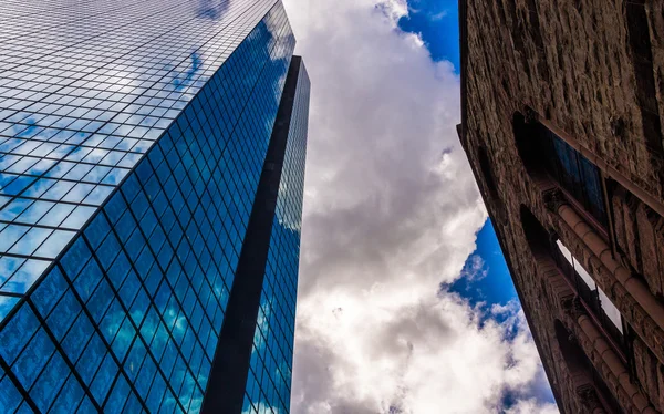 Looking up at modern buildings and cathedral  in Boston, Massach — Stock Photo, Image