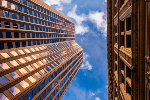 Looking up at modern buildings in Boston, Massachusetts. — Stock Photo, Image