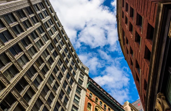 Looking up at old architecture in Boston, Massachusetts. — Stock Photo, Image