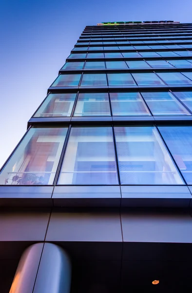 Mirando hacia el edificio del Banco WSFS en el centro de Wilmington, Del —  Fotos de Stock