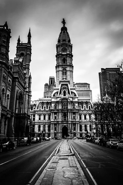 Median on Broad Street and City Hall in Center City, Philadelphi — Stock Photo, Image