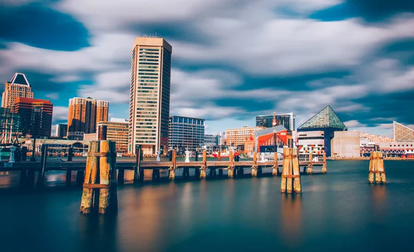 Mid-day long exposure of the Baltimore Inner Harbor Skyline — Stock Photo, Image