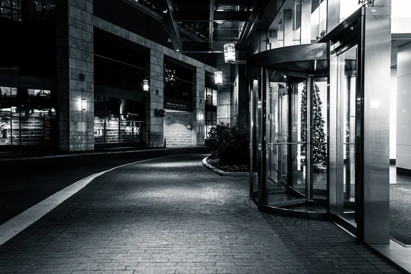 Modern buildings at night along a street in Baltimore, Maryland. — Stock Photo, Image