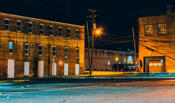Old buildings at night in Hanover, Pennsylvania. — Stock Photo, Image