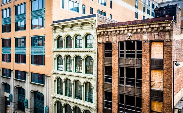 Bâtiments anciens vus depuis un parking à Baltimore, Maryland . — Photo