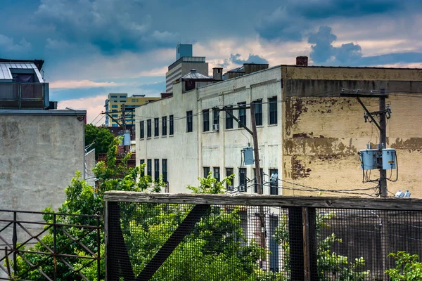 Старих будівель, видно з читання Віадук у Філадельфії, перо — стокове фото