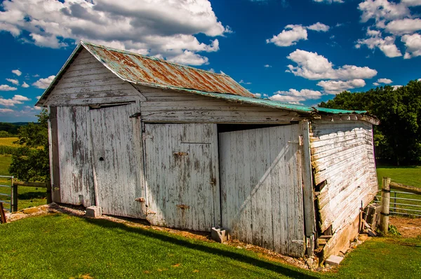 Staré kůlny v york county, Pensylvánie. — Stock fotografie