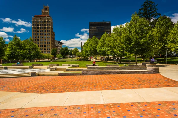 Pack square park och highrises i asheville, north carolina. — Stockfoto