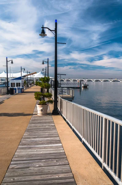 Pier no rio Potomac em National Harbor, Maryland . — Fotografia de Stock