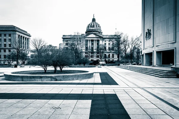 プラザ、ハリスバーグ、pennsy の複雑な国会議事堂の建物 — ストック写真