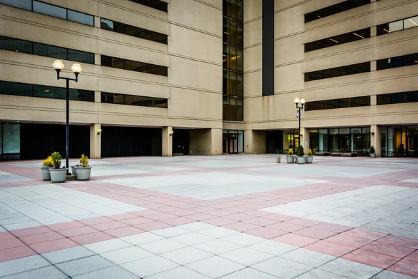 Plaza і сучасні Офісні будівлі в центрі міста Балтімор, Меріленд — стокове фото