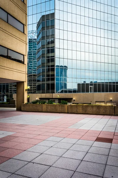 Plaza és a modern épületek, Baltimore, maryland. — Stock Fotó