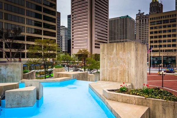 Pools and gardens at McKeldin Square in Baltimore, Maryland. — Stock Photo, Image