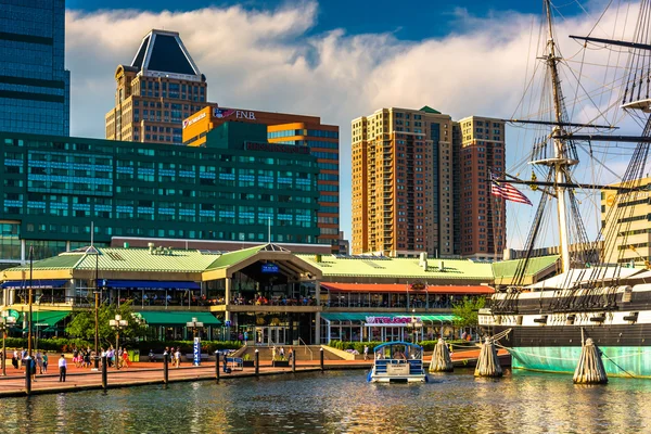 Pratt Street Pavilion e gli edifici al porto interno di Balti — Foto Stock