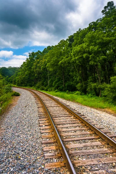 Rel kereta api di pedesaan Carroll County, Maryland . — Stok Foto