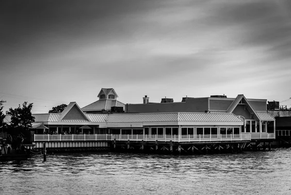 Restaurace podél otvoru v point pleasant beach, new jersey. — Stock fotografie