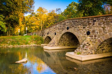 adams County, pennsylvania bir dere üzerinde taş köprü. 