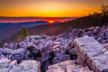 Sunrise over the Blue Ridge Mountains from Blackrock Summit, She clipart