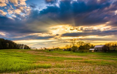 kırsal york County, pennsylvania bir çiftlik alanı gökyüzü günbatımı.